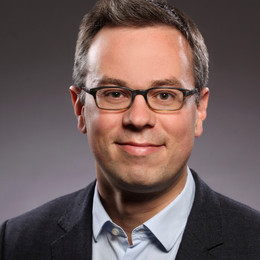portrait of Jörg-Tobias Kuhn