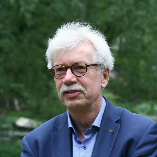 portrait of Andreas Diekmann