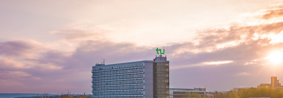 Mensa und Mathetower im Sonnenuntergang